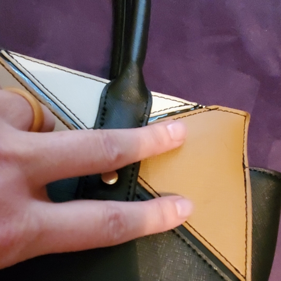 🖤🤍🤎Kenneth Cole Reaction handbag - Picture 8 of 8